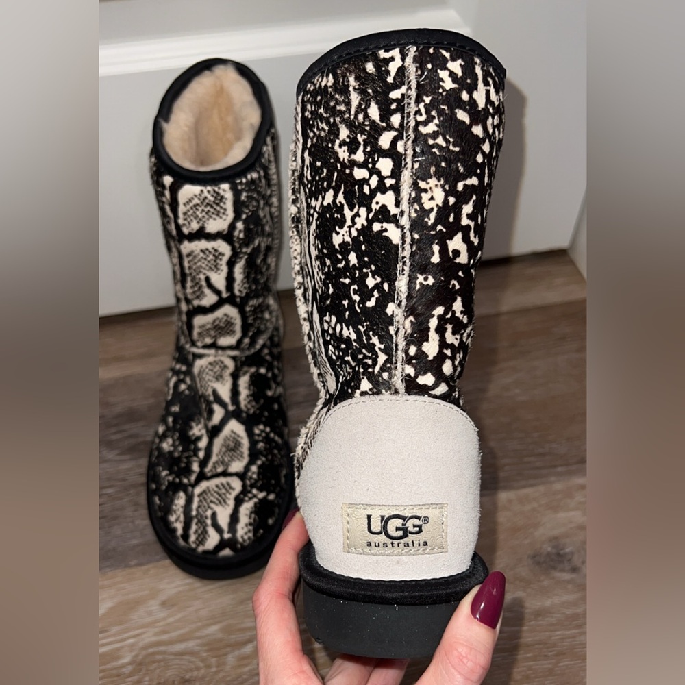 UGG Classic Short Boot